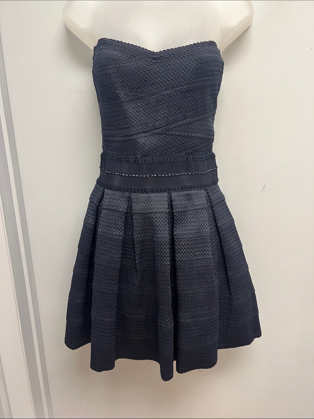 JUNE & IVY Strapless Navy Textured Fit & Flare Dress Pleated Skirt Small
